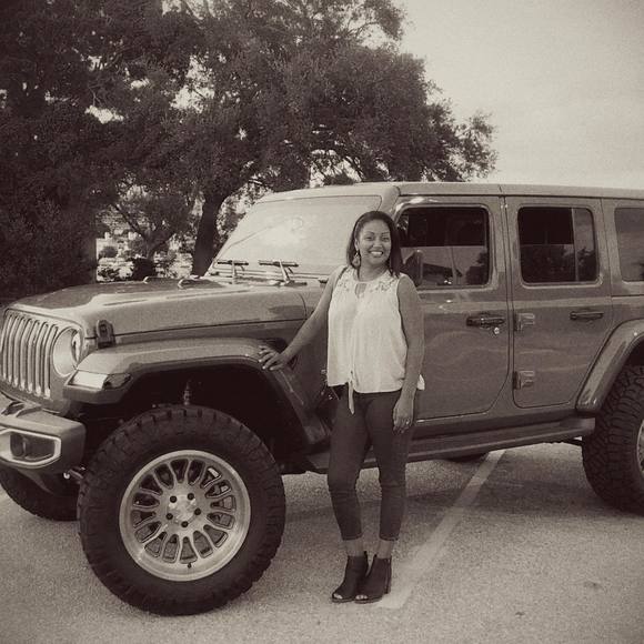 Meet your Posher, Jennifer - Picture 1 of 1